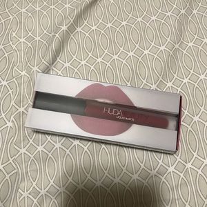 Hudabeauty matte lipstick